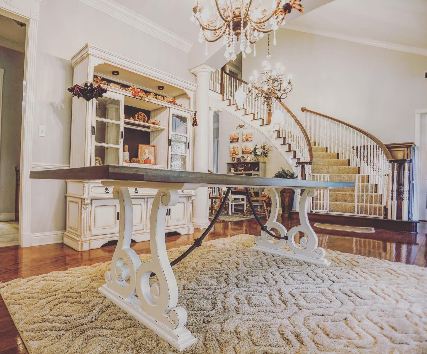 The Teressa Farm Table